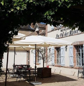 Au Fil Des Roses Meilleur Restaurant A Bellegarde Salle Et Theatralisation